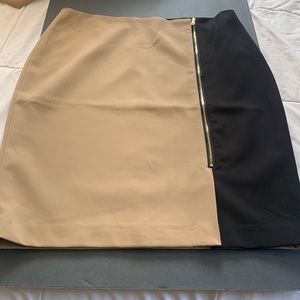 ANN TAYLOR SKIRT  tan and black with gold zipper